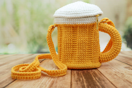 Crochet Beer Mug Bag – Funny Handmade Crossbody Purse | Cute Yarn Drink-Themed Gift for Beer Lovers, Festivals & Germany Beer Festival