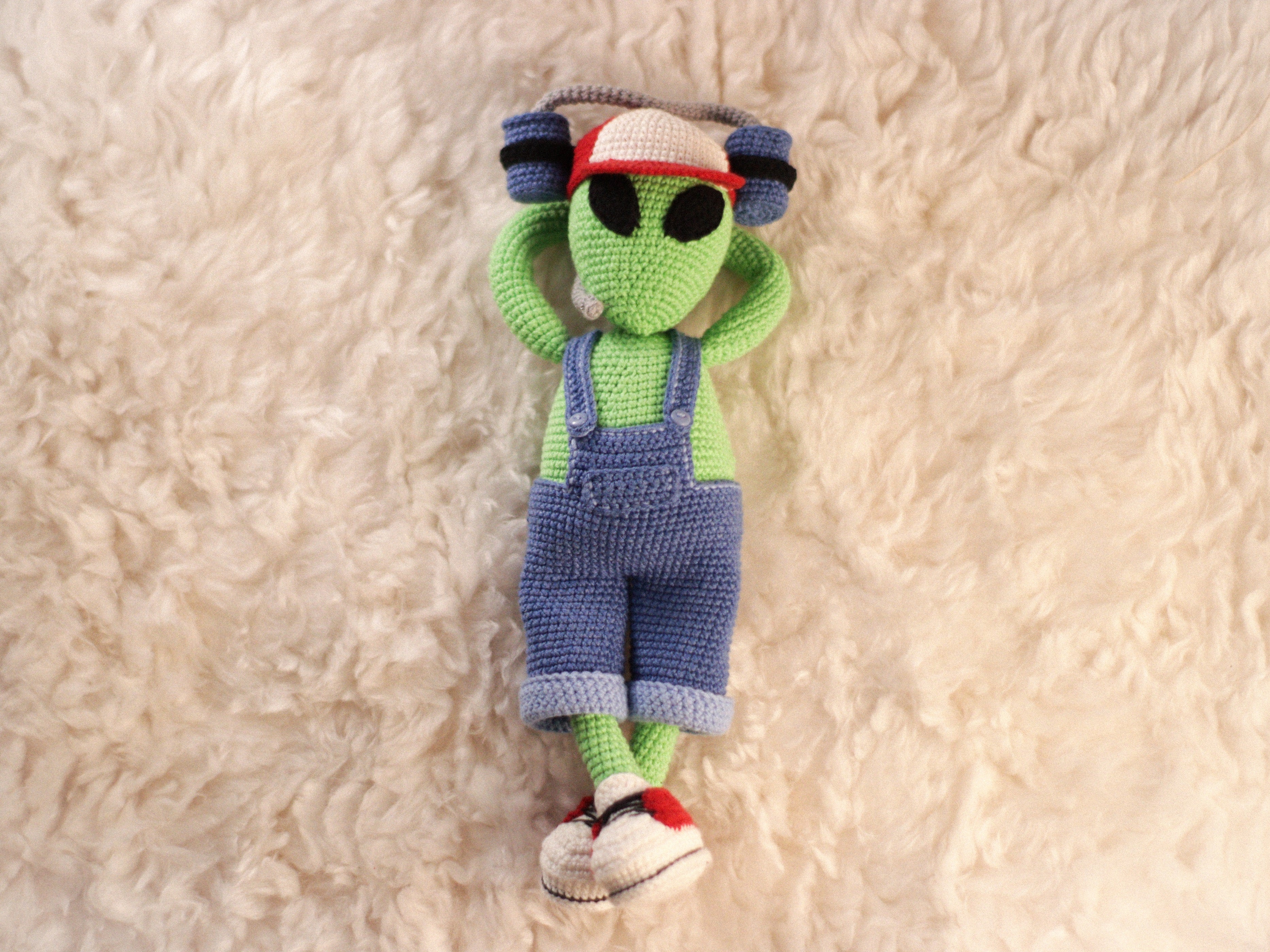 Crochet Pattern Chilling Alien with beer hat - Galactic DIY Amigurumi Toy Tutorial / Instant Download