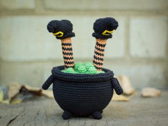 Patrones de crochet amigurumi Bruja en un Caldero Decoración de Halloween PDF / Tutorial de descarga instantánea