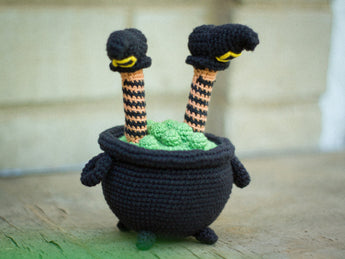 Patrones de crochet amigurumi Bruja en un Caldero Decoración de Halloween PDF / Tutorial de descarga instantánea