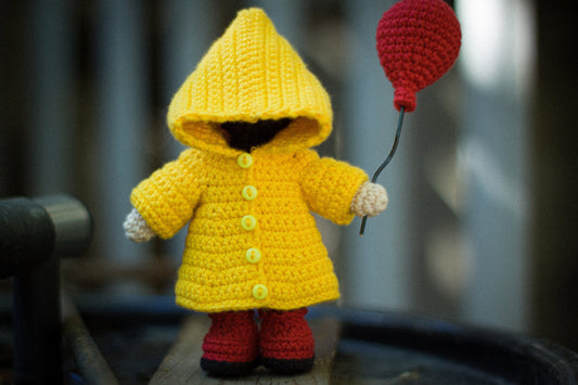 Crochet patterns amigurumi It in Raincoat with Balloon PDF / Instant Download tutorial